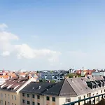 Tamliving Graz Zentrum Balkon Kueche Smart Tv Ausblick