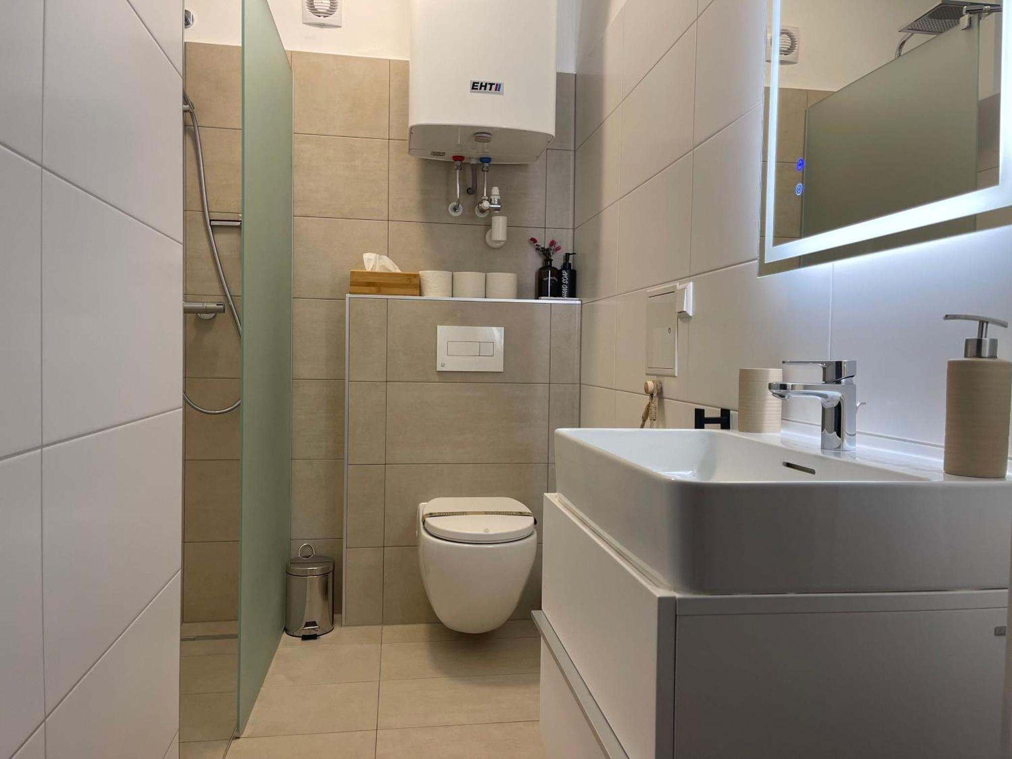 Tamliving Zentrum Balkon Kuche Smart Tv Ausblick Graz